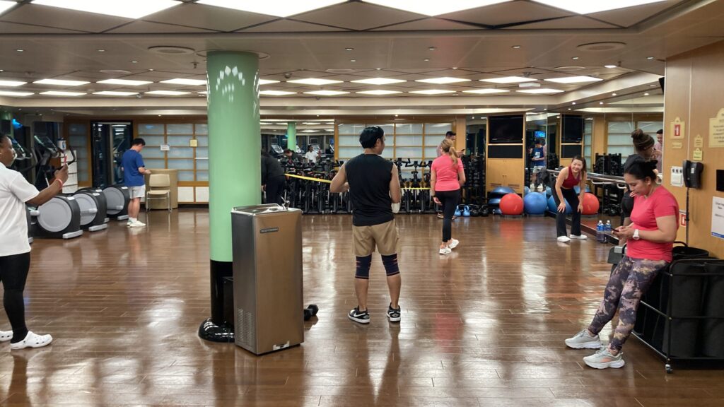 クルー用のエクササイズの様子