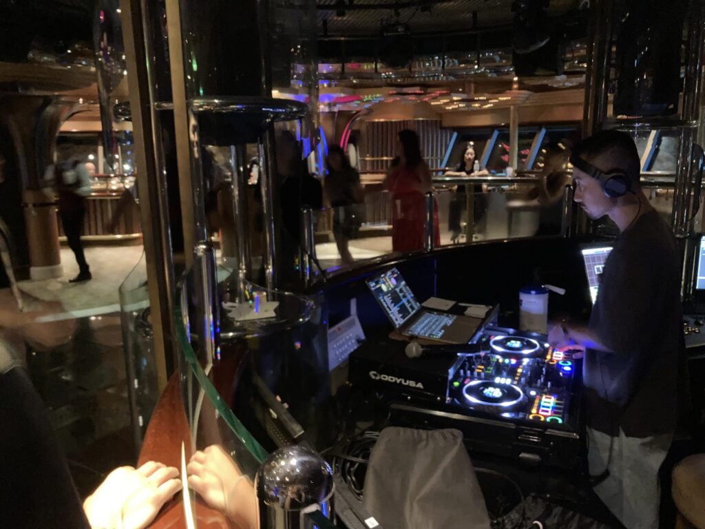 クルーズDJ
